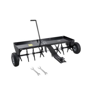 Aireador de Césped Remolcable de 1500 x 980 x 885 mm con Enganche Universal, Púas de Hierro Dispuestas Alternativamente, Carga de 63,5 kg para Remolcar, Jardines, Céspedes y Granjas, Negro